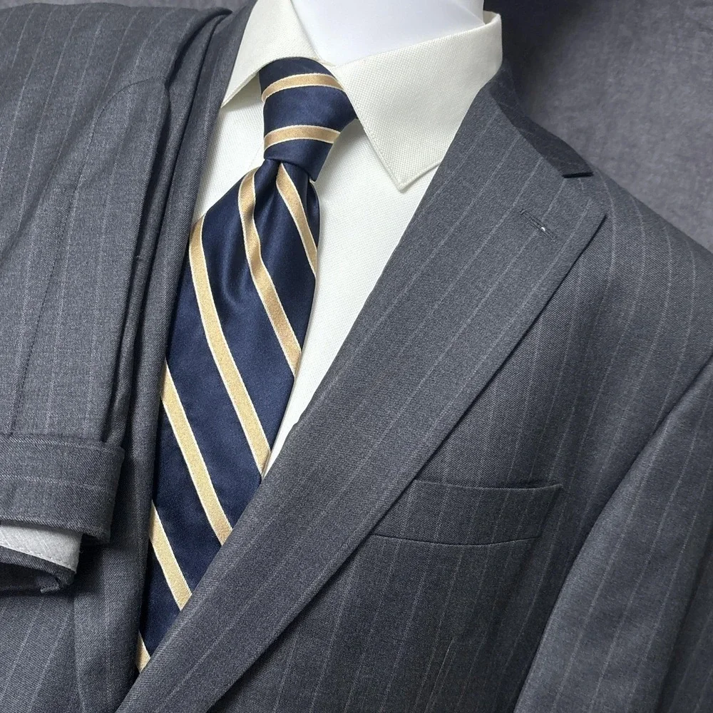 Jack Victor Suit 44R 38W Gray Chalk Stripe 130s Italian Wool Canada Classic 46R